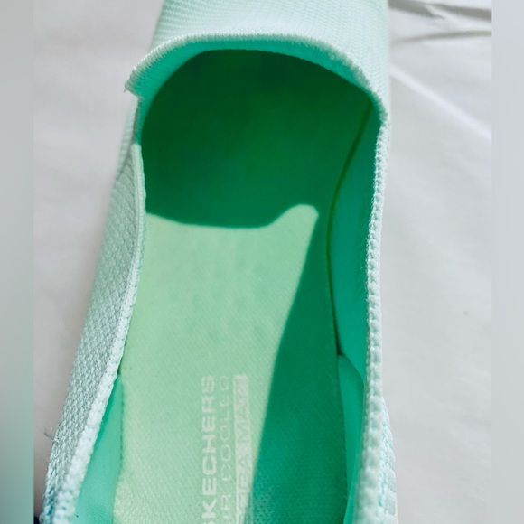 Sketchers Size 8M Mint Slip-Ons. In excellent used condition. Lightweight. GEN 5 - Picture 6 of 14